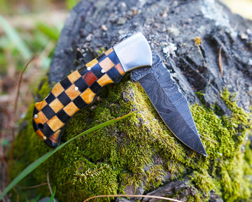 Premium Handmade Damascus Knife - Checkered Wooden Handle - Best for hunting, survival and camping
